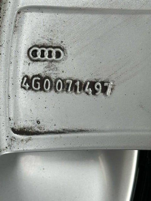 Set 17" Audi velgen met 225/55/17 Continental winterbanden
