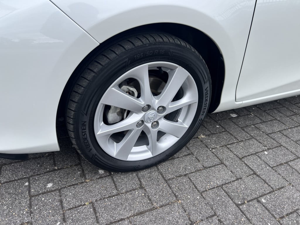 Toyota Yaris 1.5 full hybrid dyn.