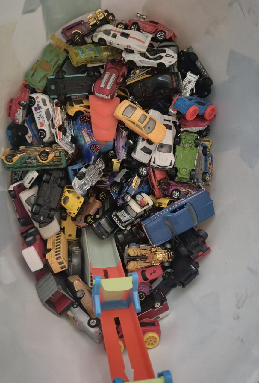 +- 60 vette hotwheels auro's