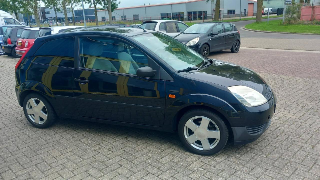 Ford Fiesta 1.25 16v Centennial 3deurs bj:2003 airco lm-velgen apk 10-2027