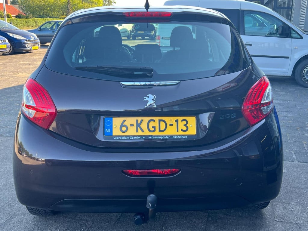 Peugeot 208 1.2 vti envy, navi, trekhaak enz...