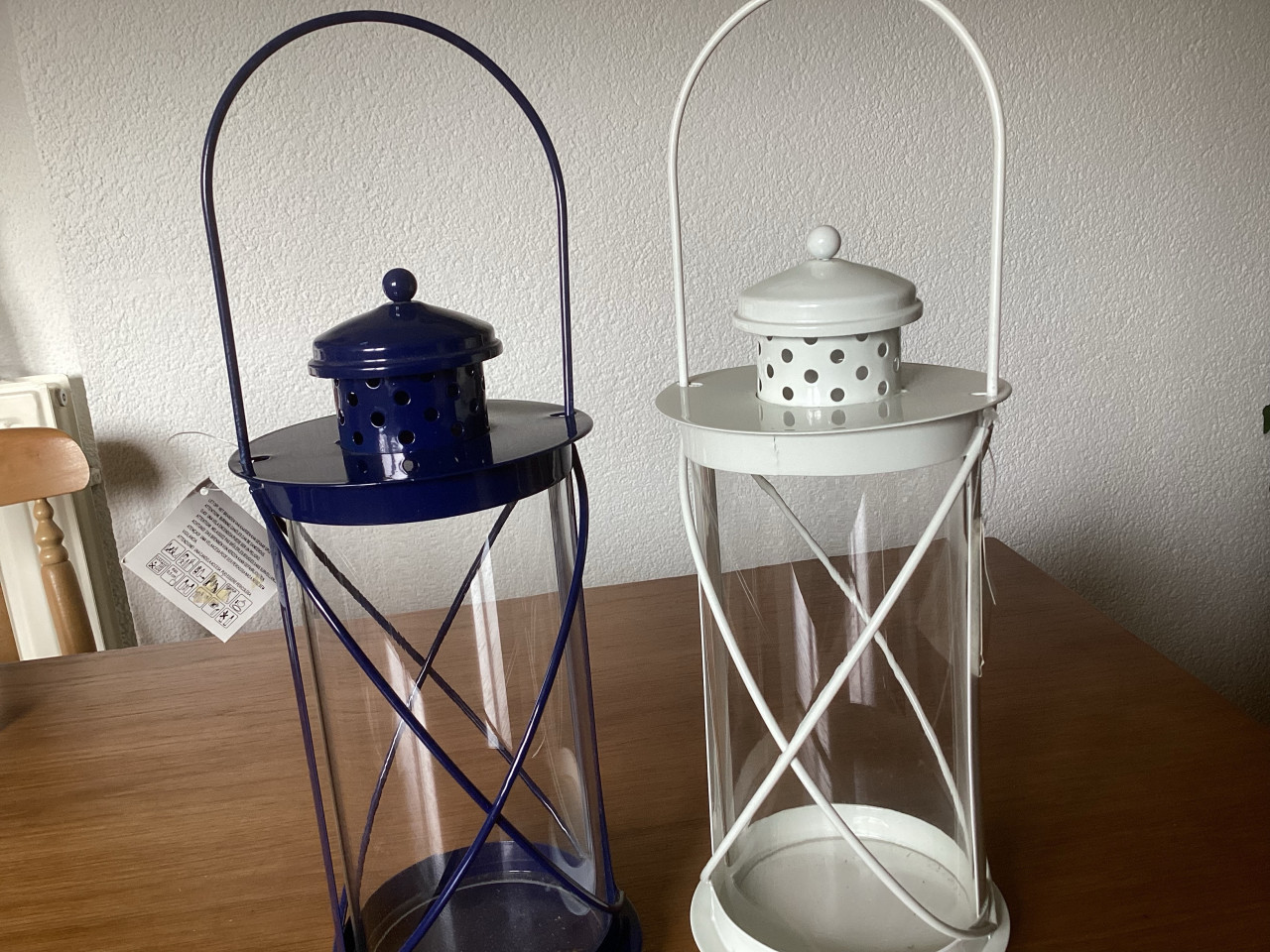 2 vrolijke, zomerse lantaarns