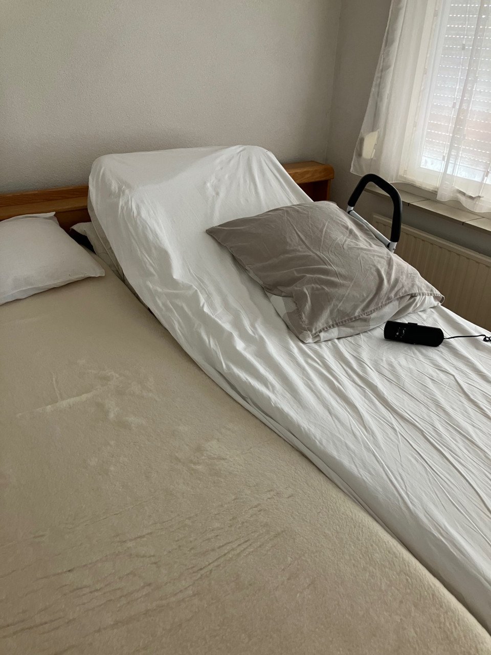 Tweepersoonsbed met electrische lattenbodems