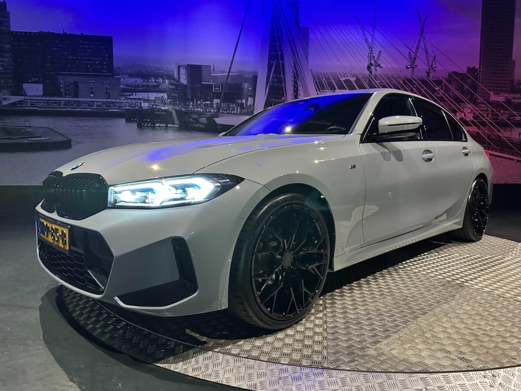 BMW 3-serie 318i m sport edition *schuifdak*shadow line*camera*laser*