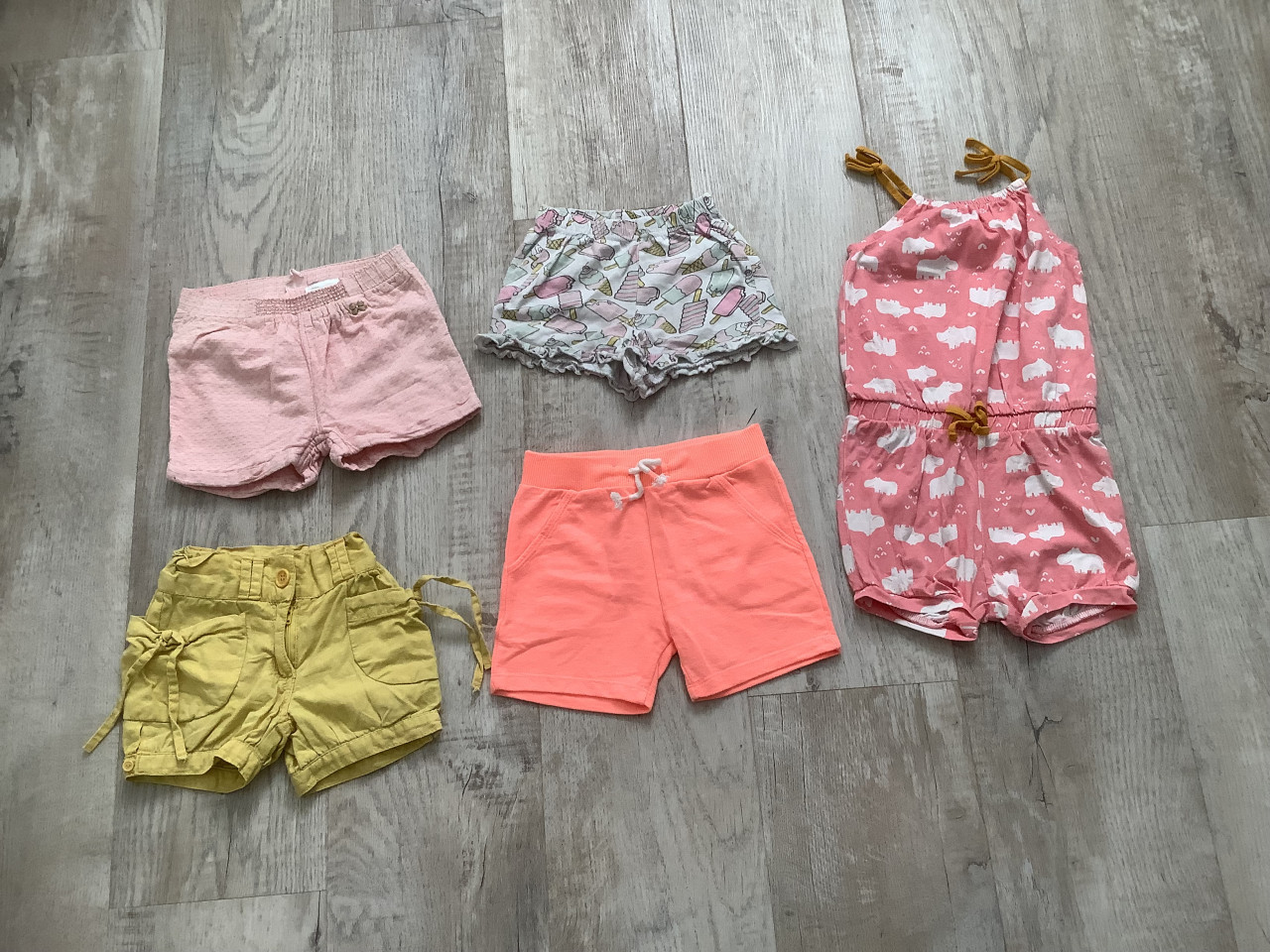 Meisjes Zomer Kledingpakket - Maat 92  - 52 stuks + 9 stuks
