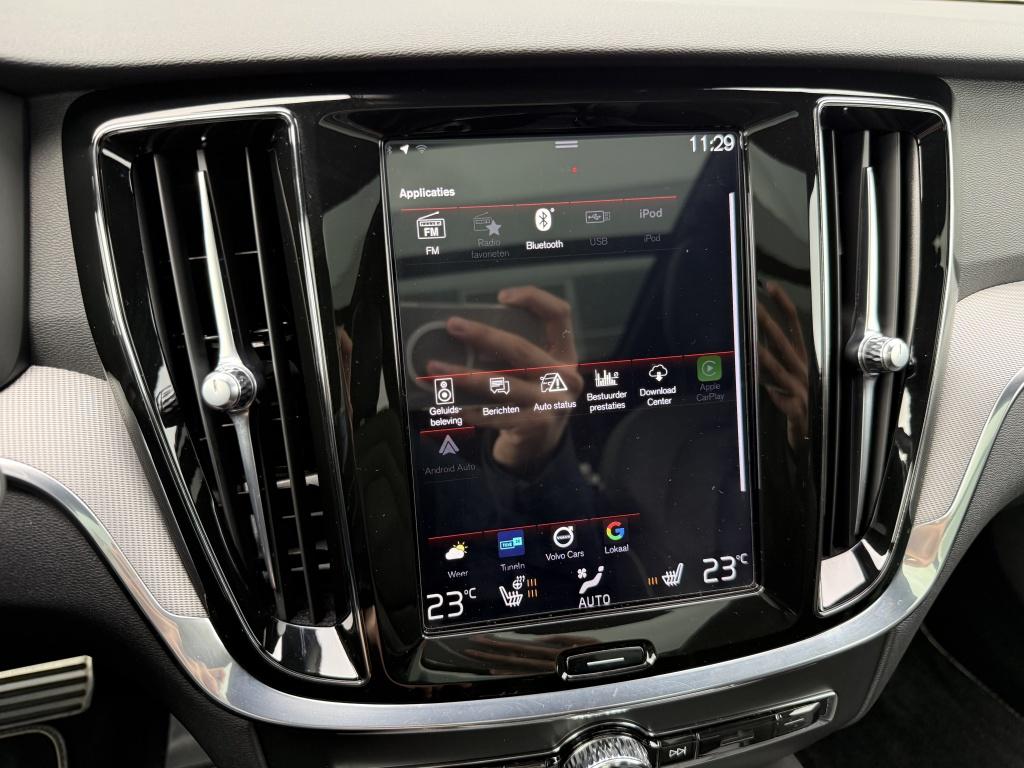 Volvo V60 t6 340pk recharge r-design| panodak| b&w sound| adap.cruise| tre