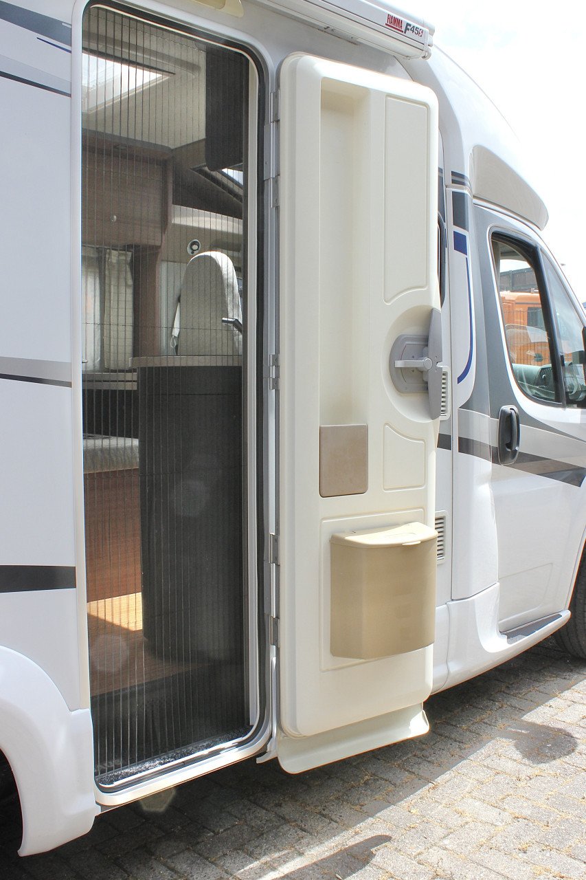 Knaus Van TI (Vast bed, Compact, Airco, zeer netjes !!!!!!!)