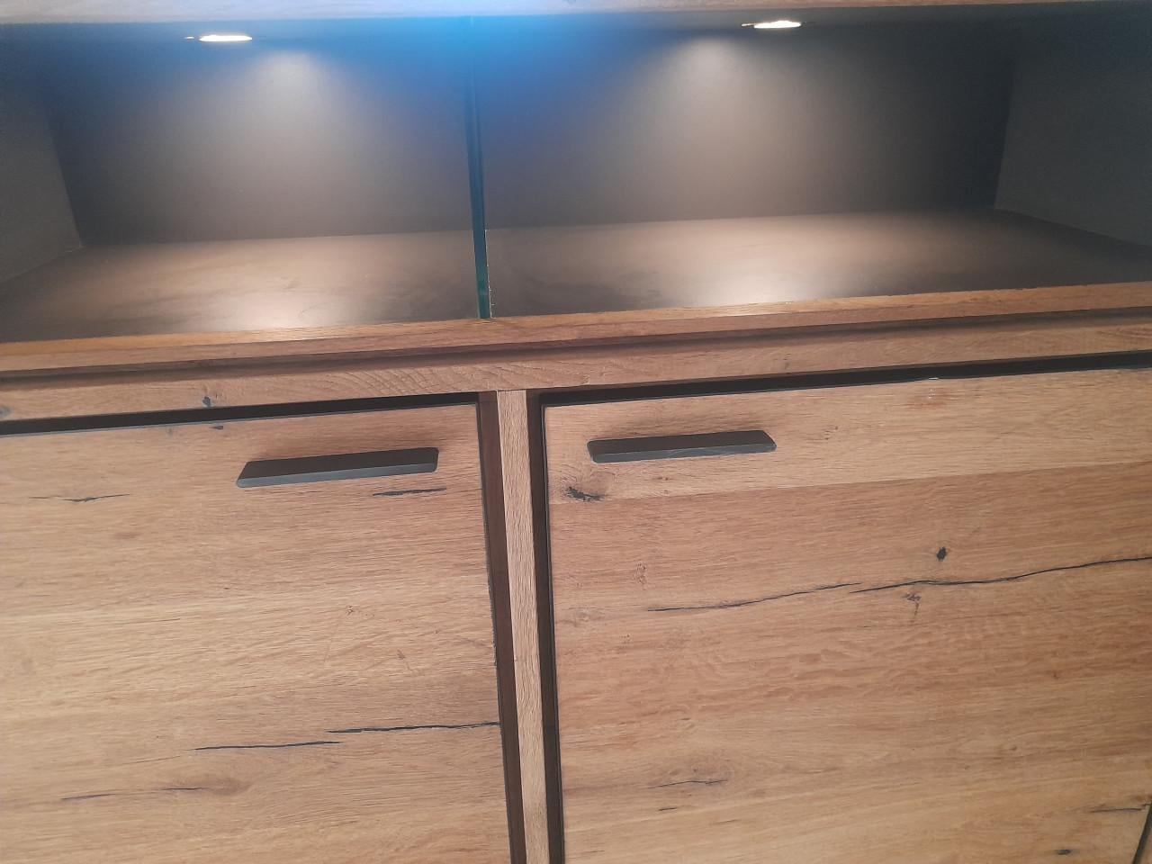 TitelPrachtige XOOON kast 110 x 42 x x 145H (in goede nette staat)