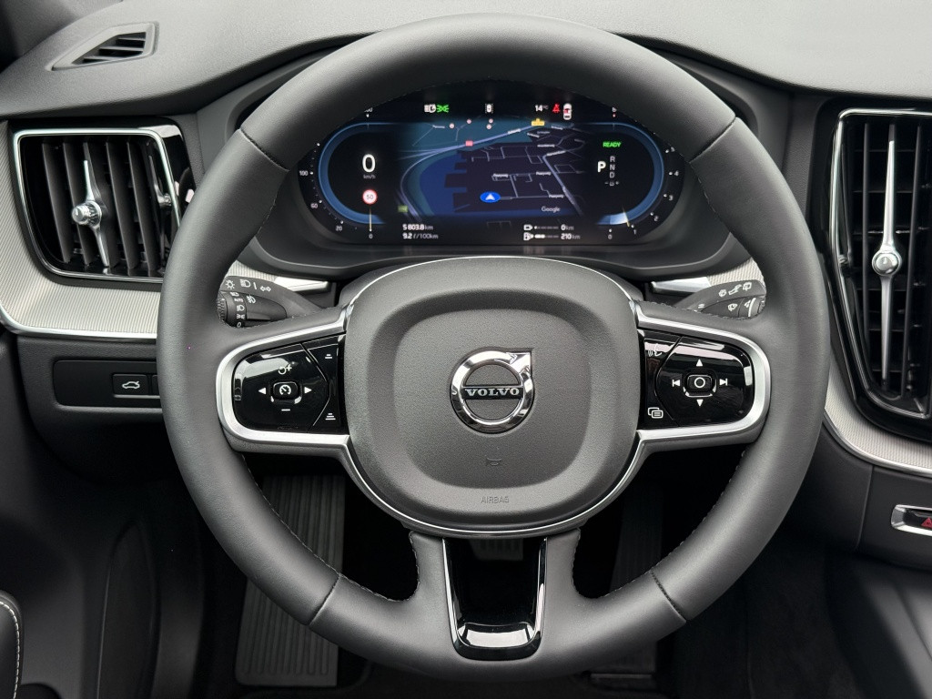 Volvo XC60 t8 455pk recharge black edition| panodak| trekhaak| adap.cruise|