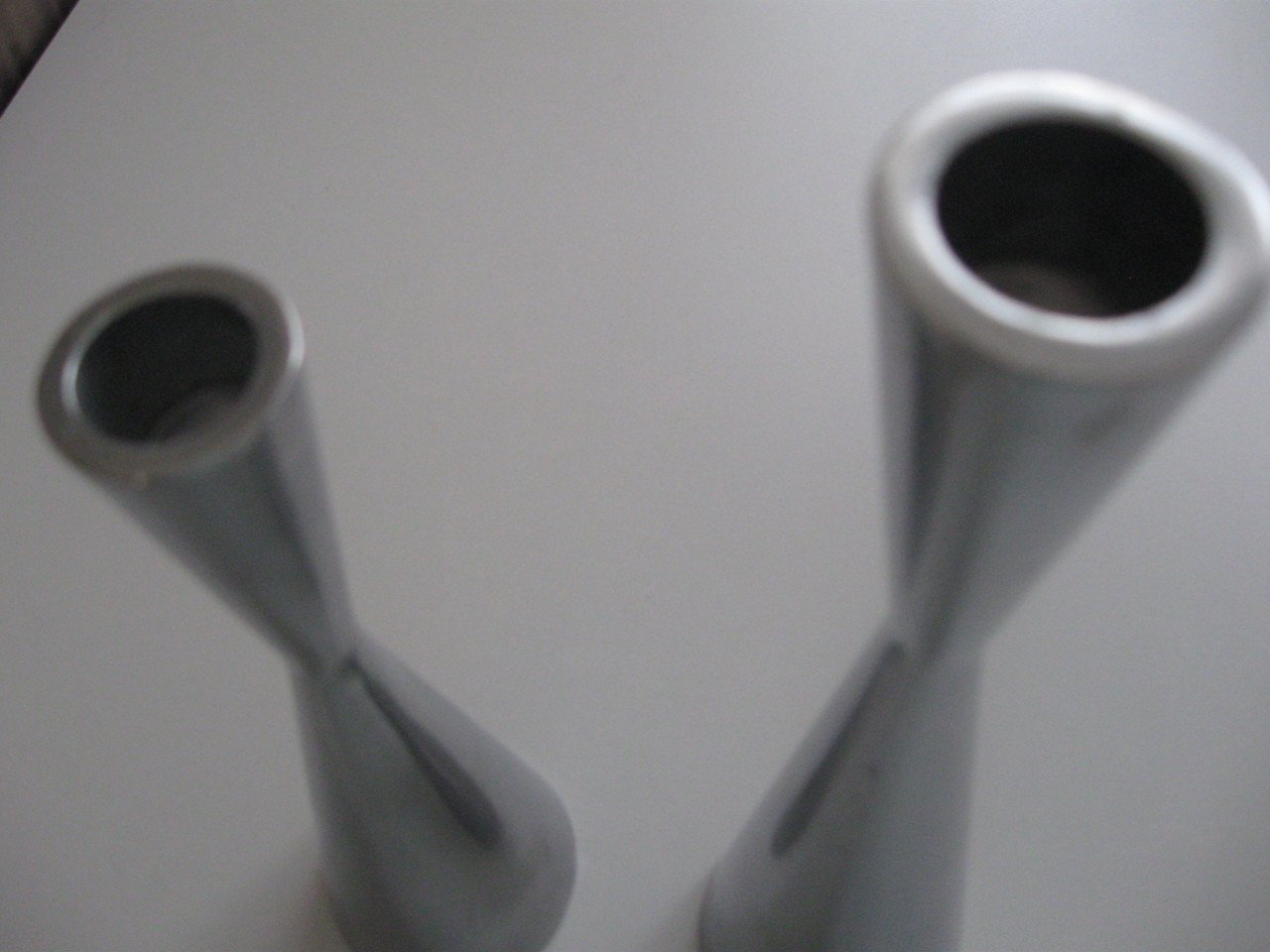 2 Silver kaarsen standaards