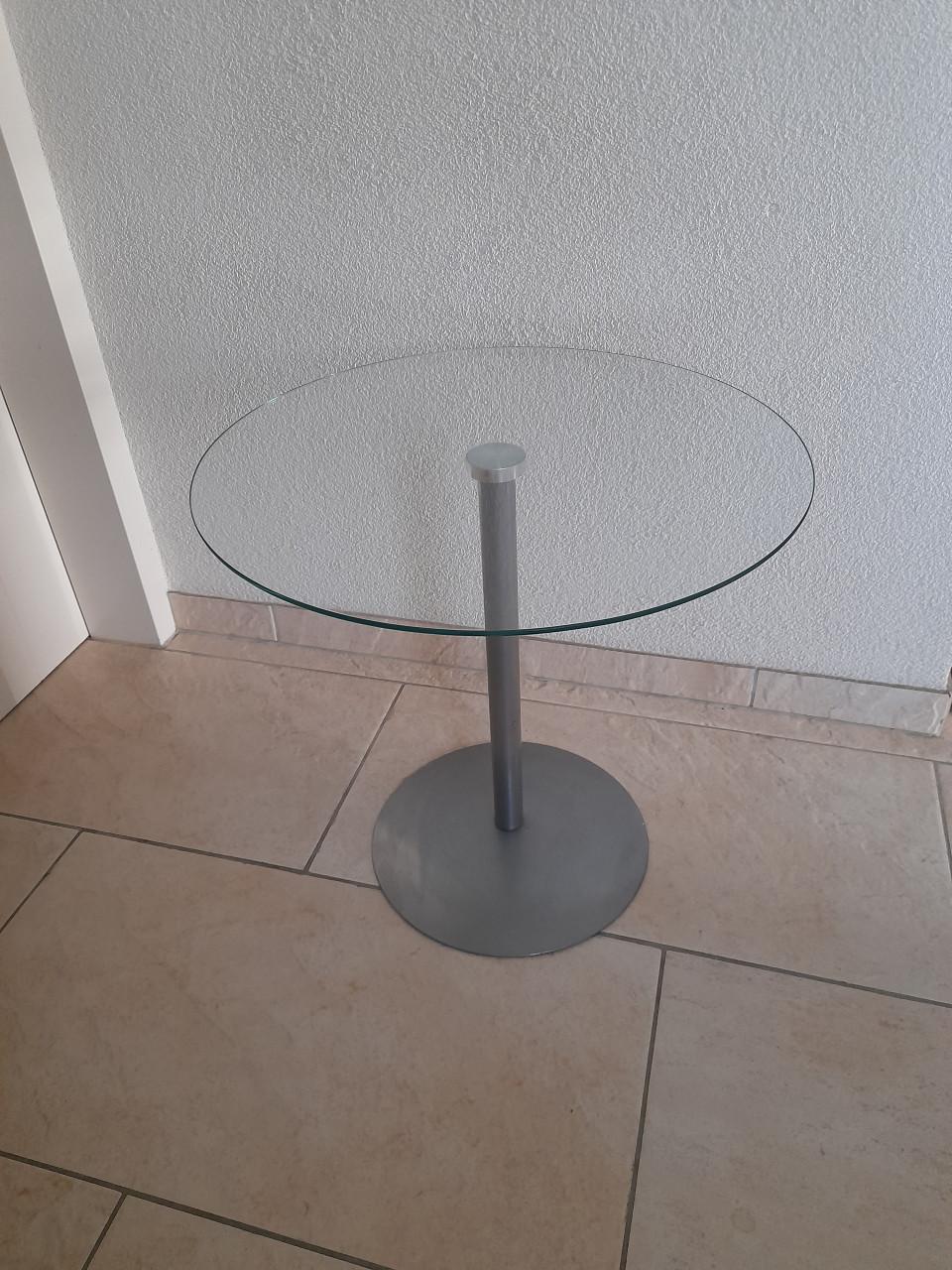 Bijzet tafeltje 50cm doorsnede /47cm hoog (in goede staat )