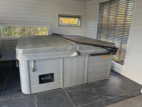 Jacuzzi- 5 persoons goed onderhouden