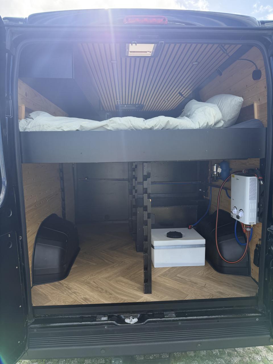 Peugeot boxer ofgrid camper