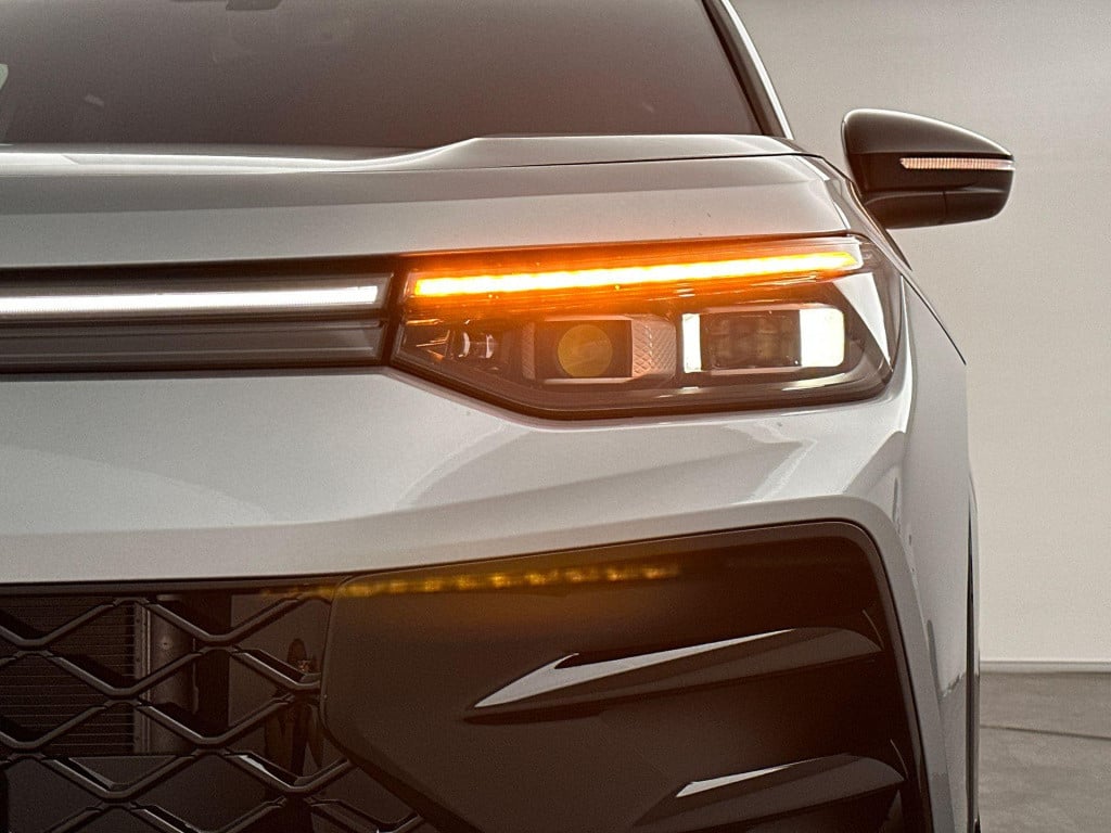 Volkswagen Tayron r-line-edition 1.5 ehybrid 200 kw / 272 pk suv 6 v