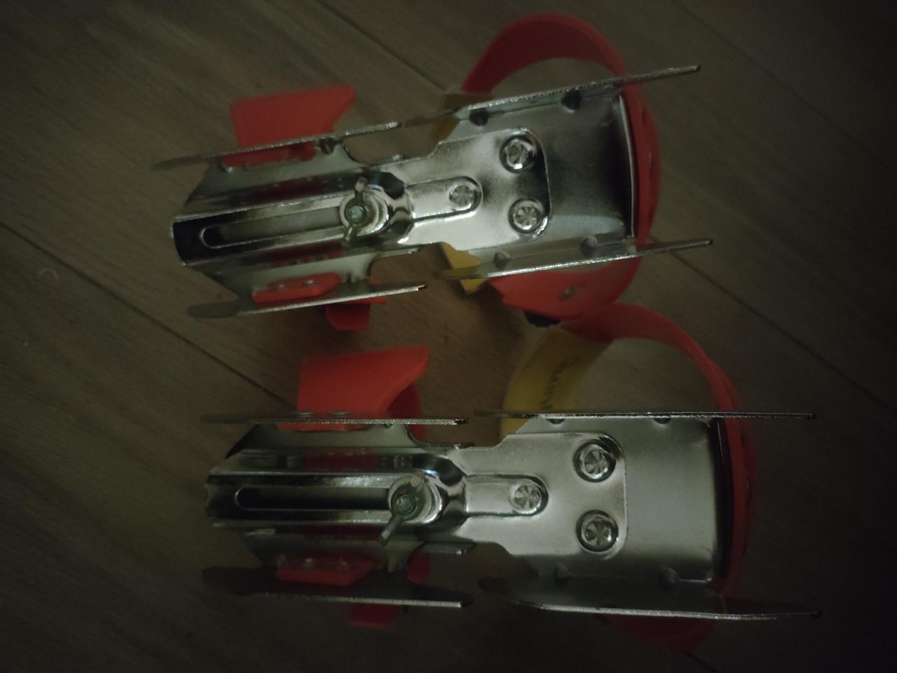 Glij-ijzers van nijdam. ( Verstelbare kinderschaatsen)