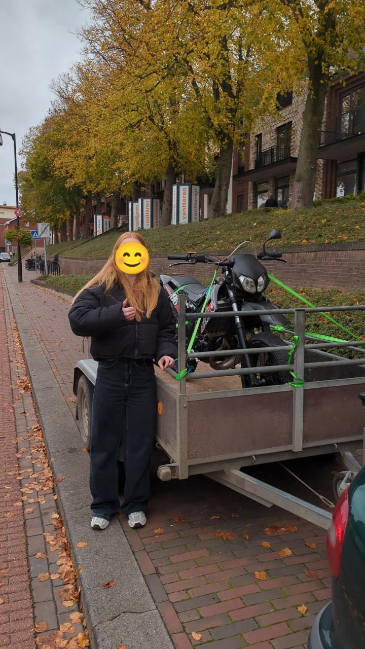 Vervoer Voertuigen met auto ambulance, Spullen vervoeren. Groot vervoer