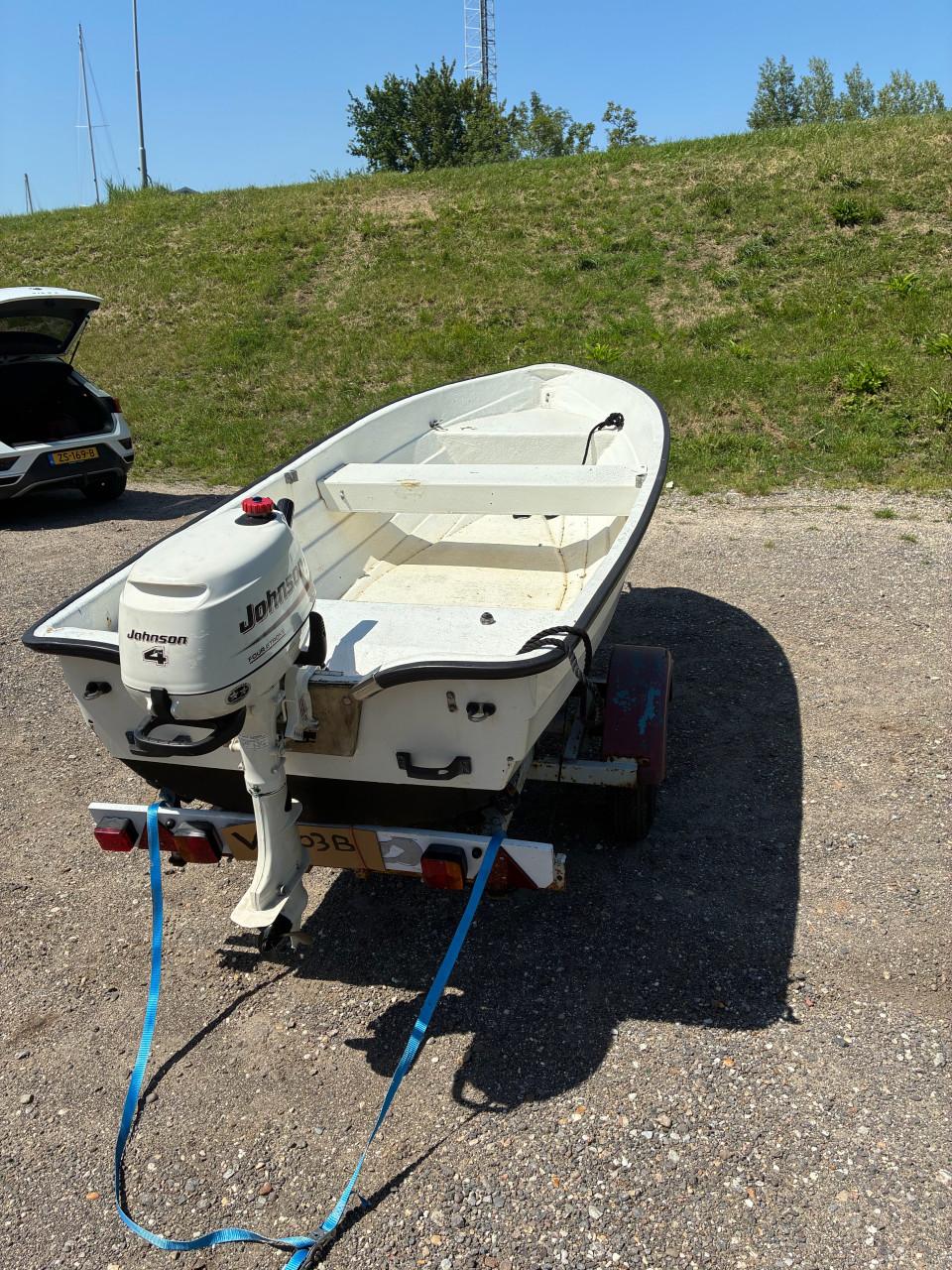 Te koop bootje met 4 pk johnson