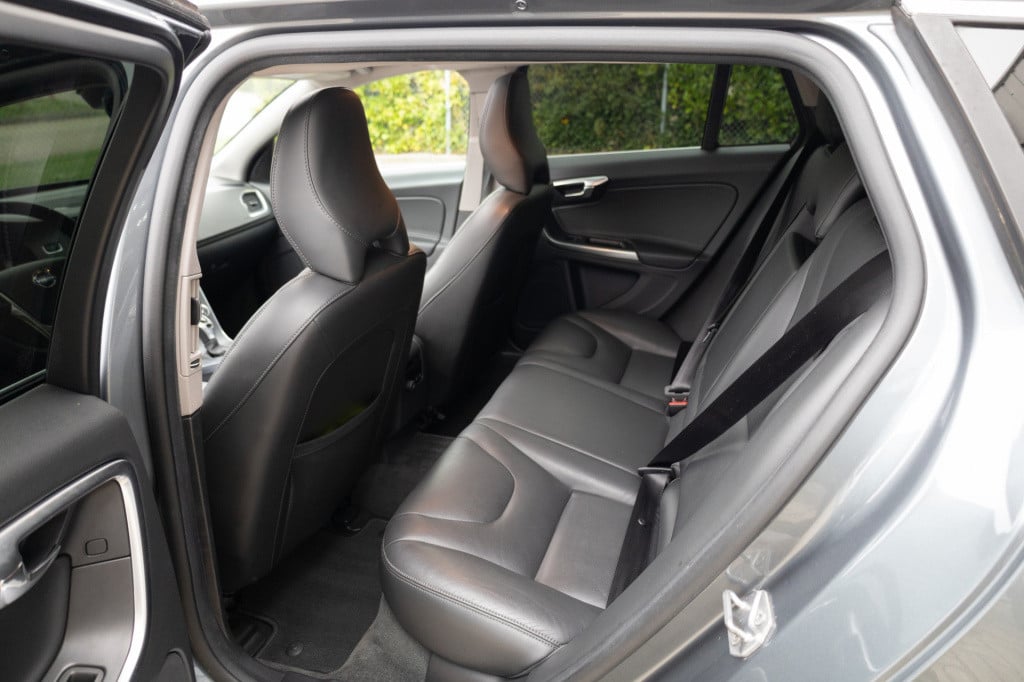 Volvo V60 2.0 t4 190pk summum ✅1jaarbovag✅nav✅leer✅schuifdak✅trekhaak