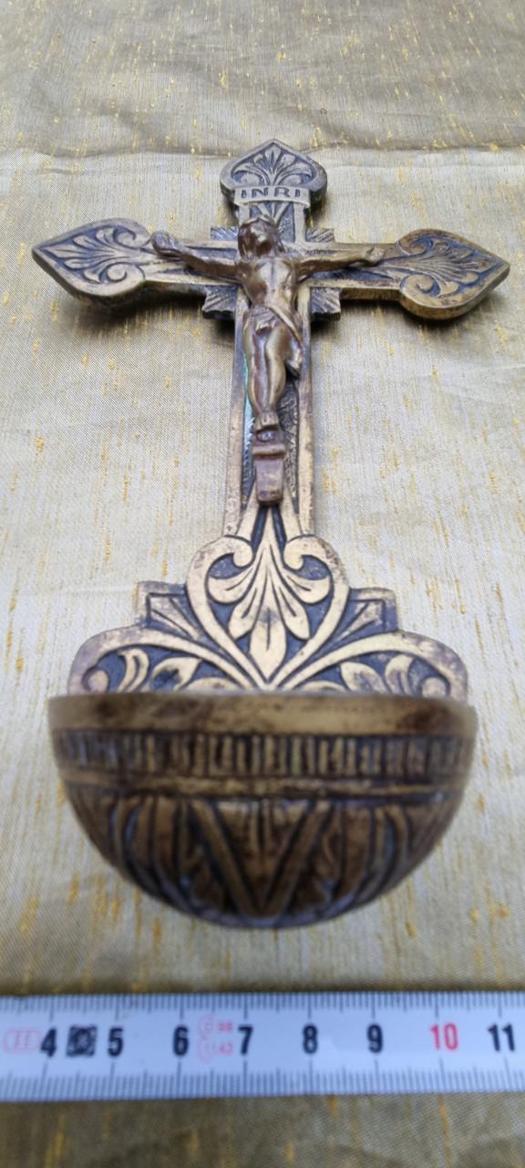 Weiwaterbakje brons.