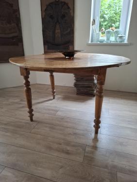Landelijke oude grenen hangoortafel