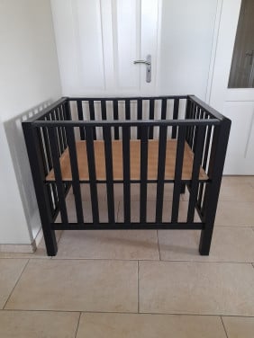 Zwarte box (in goede staat ) in hoogte verstelbaar!