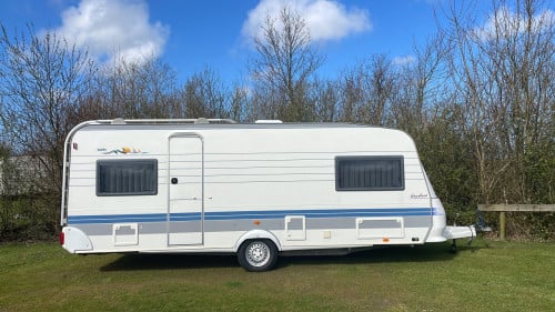 Caravan met voortent