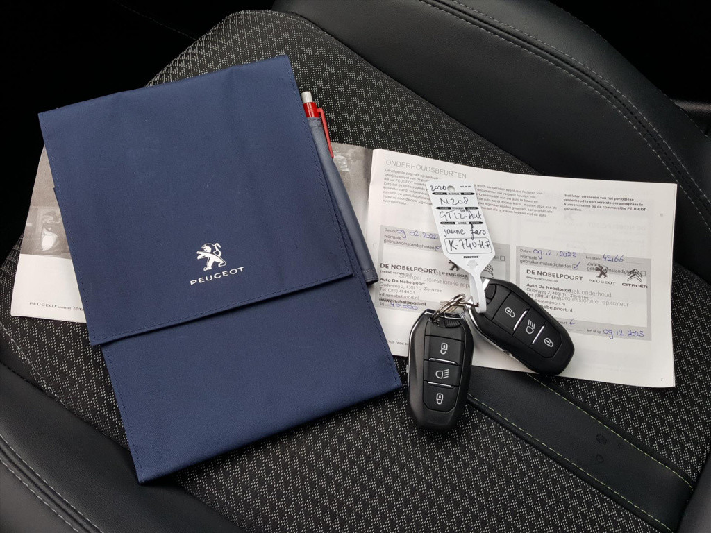 Peugeot 208 gt 1.2 puretech 100pk (vol)automaat (eat8) | navigatie 3d cockp