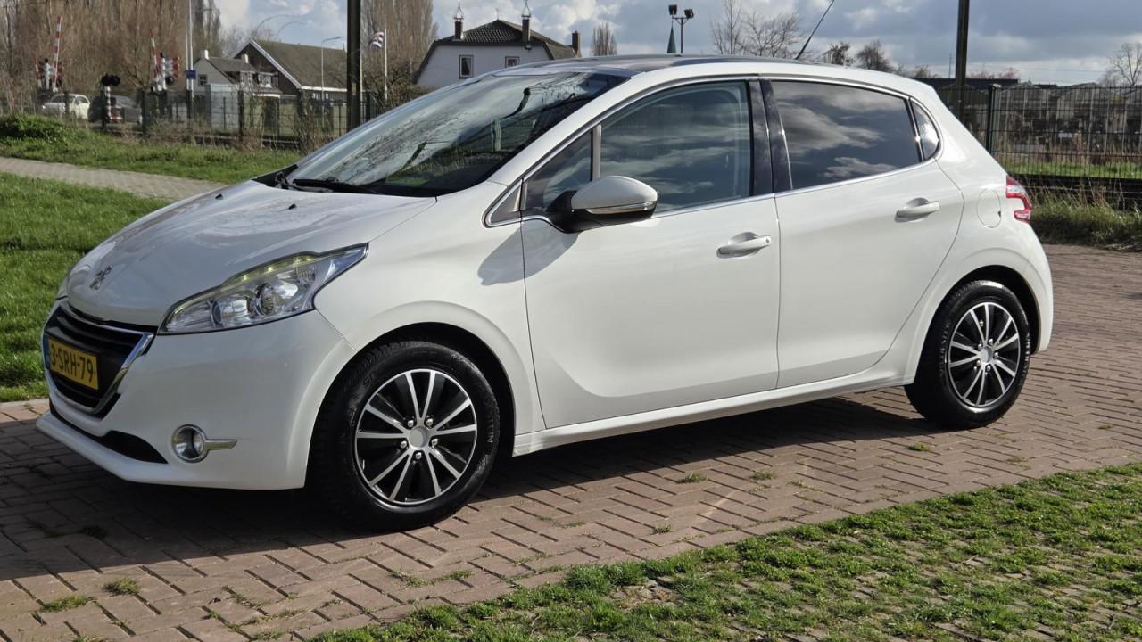 Peugeot 208 1.2 VTi Allure |PANO DAK|NIEUWE APK 03/27