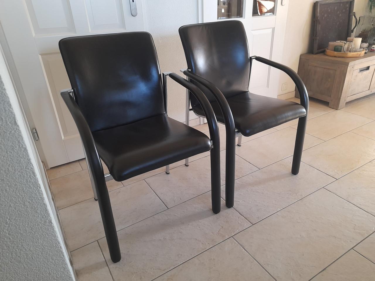 2 Leren Stoelen ( in goede nette staat )