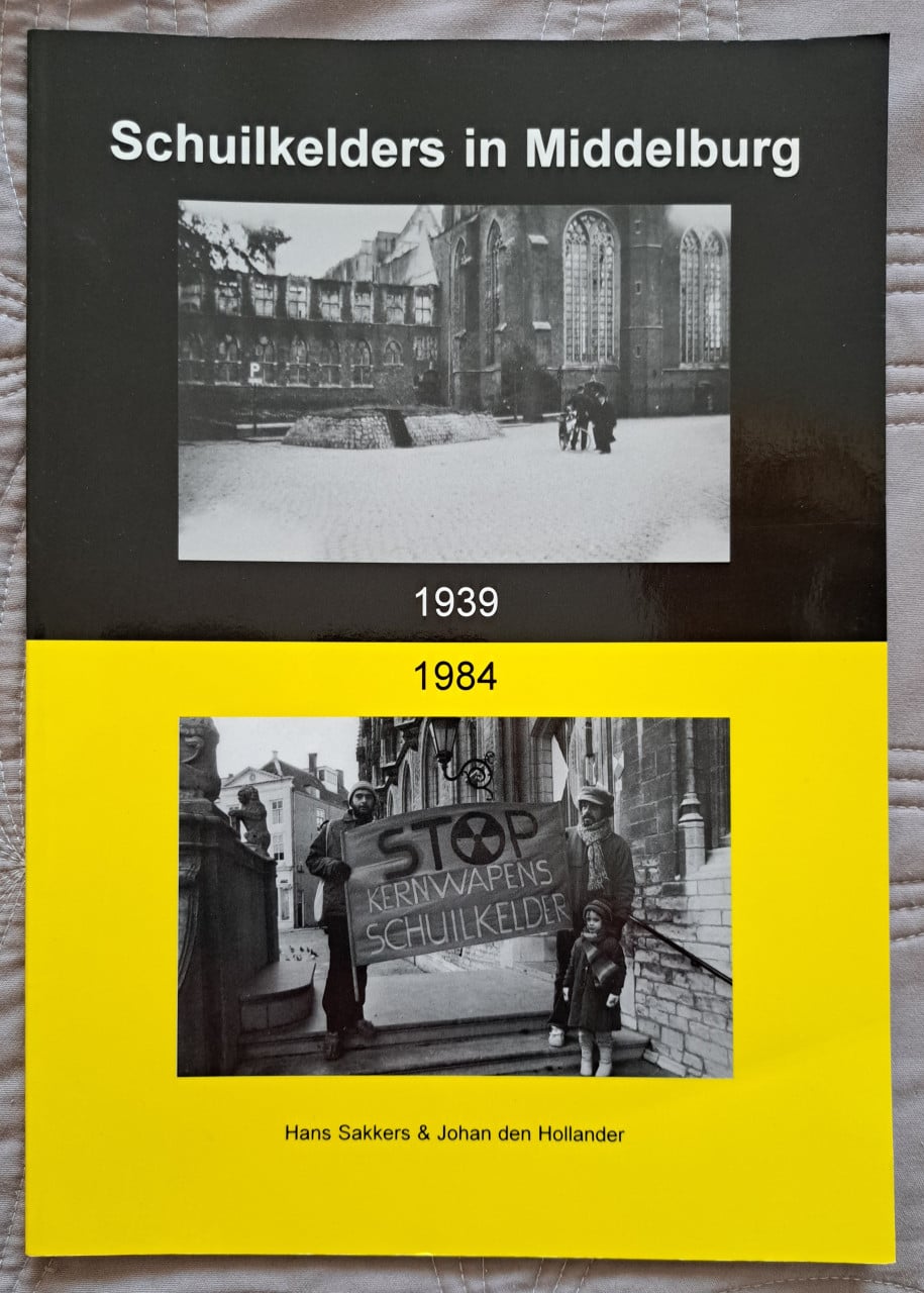 SCHUILKELDERS IN  MIDDELBURG - Hans Sakkers + Johan d Hollander - 2005