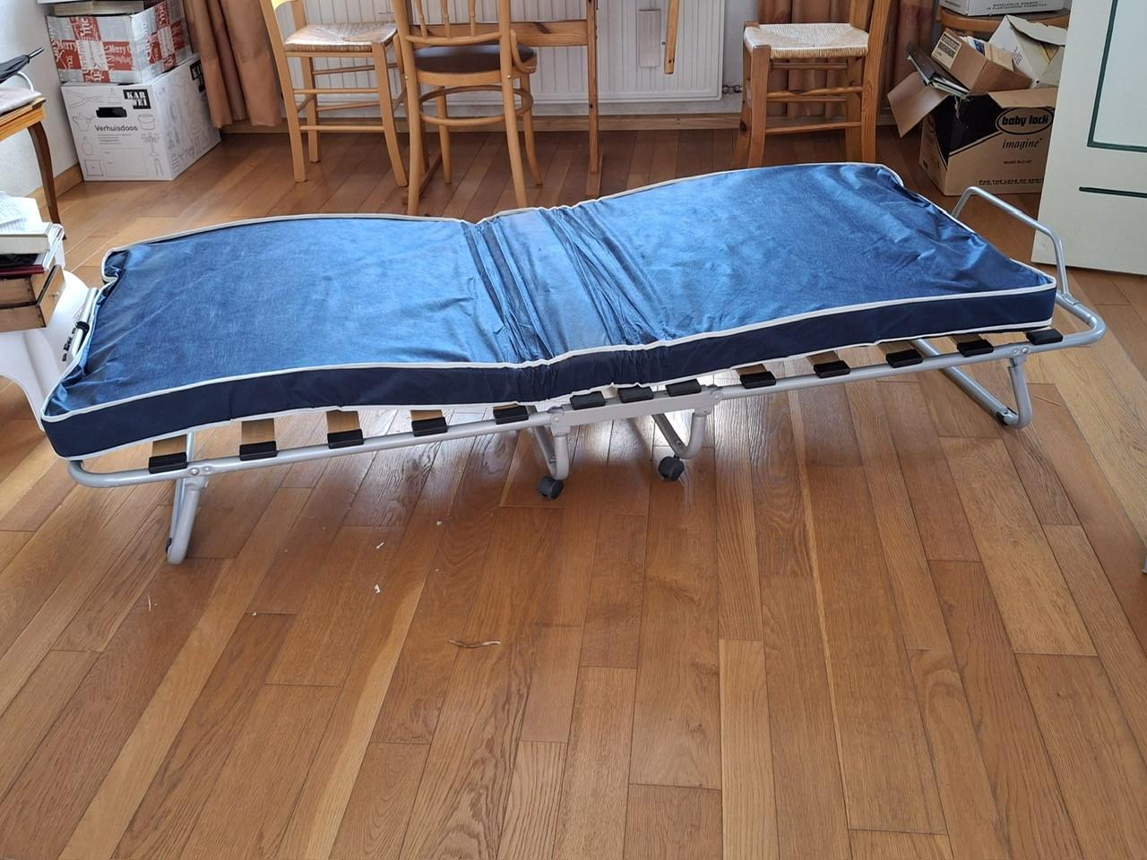 Opklapbaar logeerbed