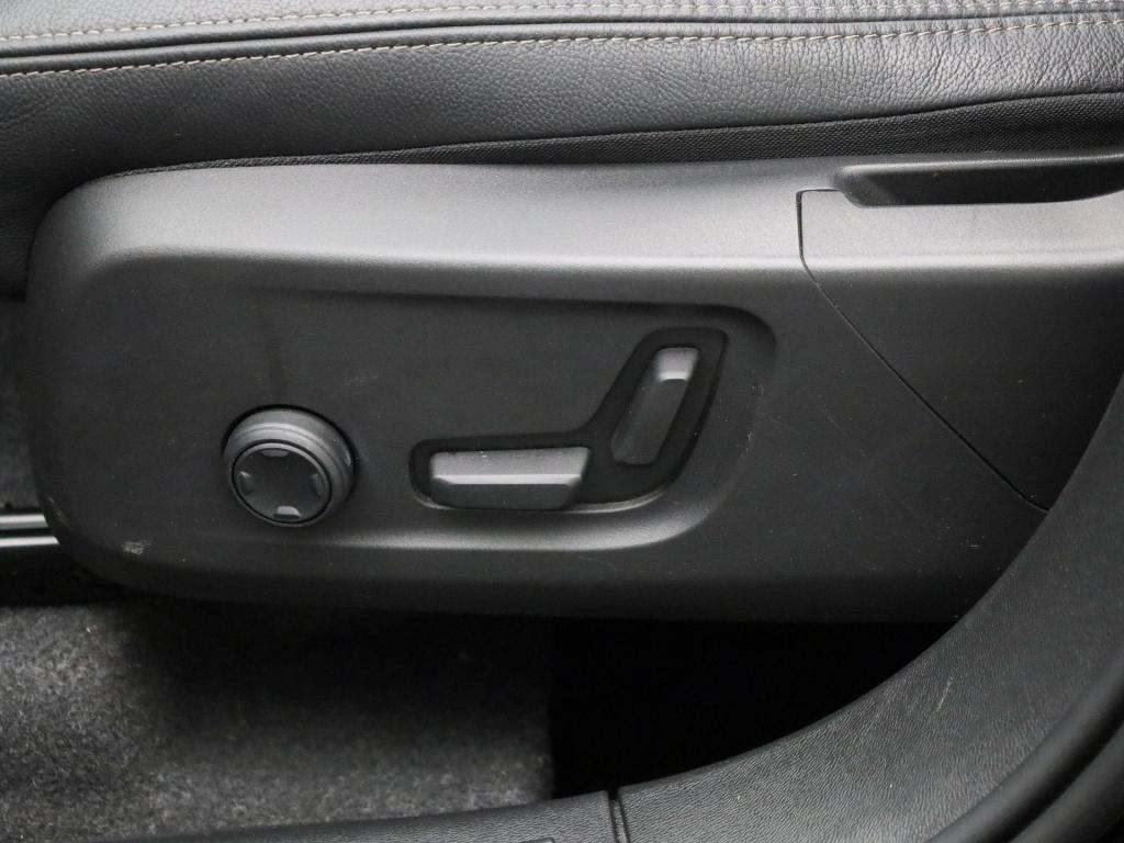 Volvo XC40 1.5 t4 recharge inscription expression | automaat | leder |  pan