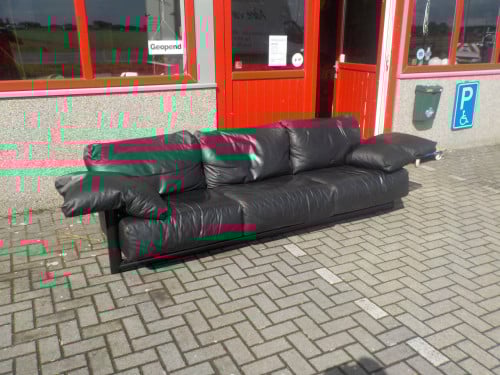 Extreem grote leren designbank ( 290 cm ) in goede staat merk BRUNATI