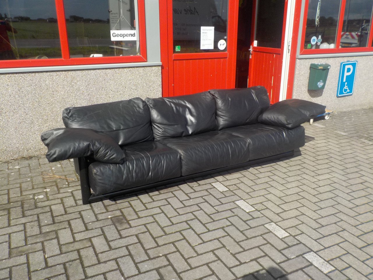 Extreem grote leren designbank ( 290 cm ) in goede staat merk BRUNATI
