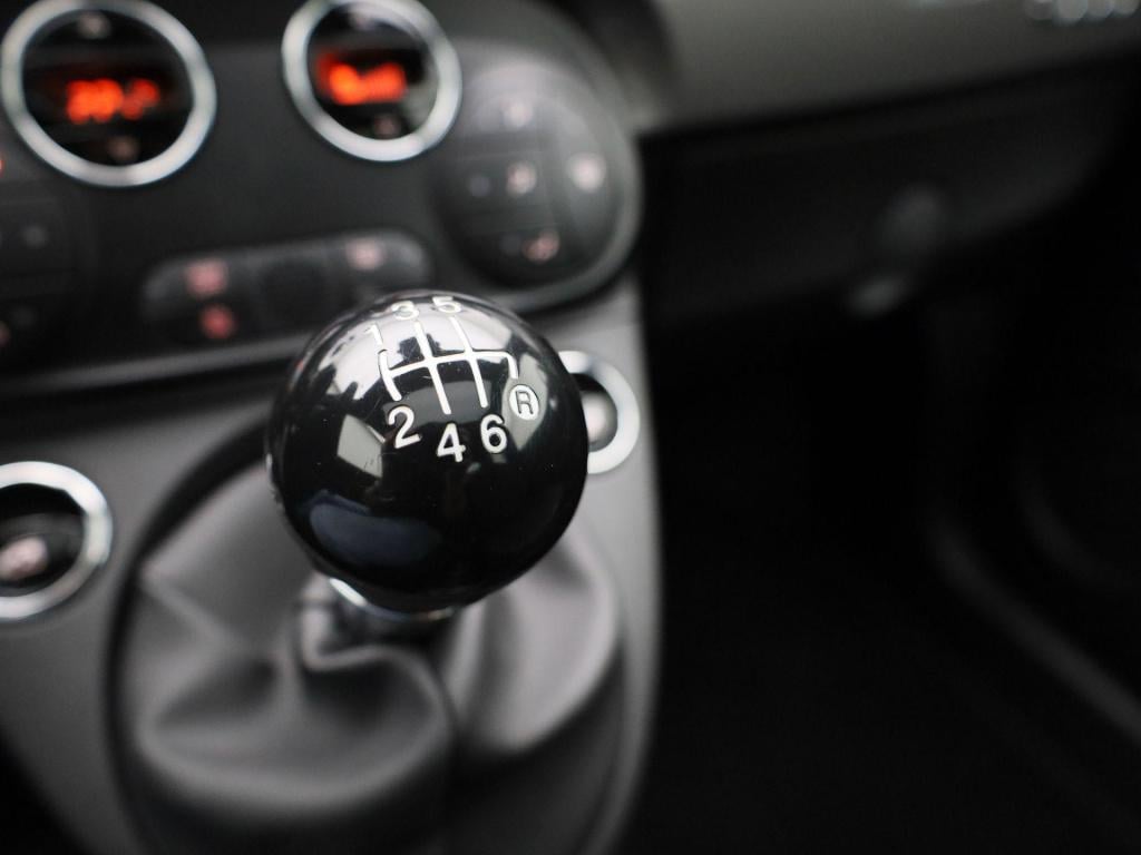 Fiat 500 1.0 hybrid dolcevita | panorama dak | parkeer sensoren | climate c