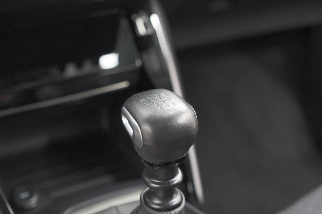 Peugeot 2008 puretech 100 allure | camera | navigatie | apple carplay | par
