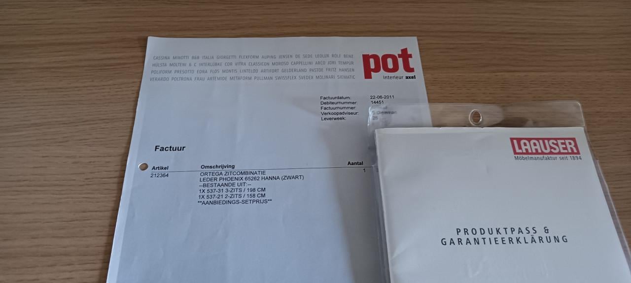 Mooie Laauser 2+3 zitbank in zwart leder. ( rookvrij huishouden )