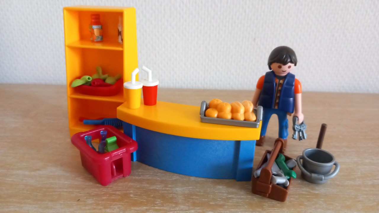 Playmobil concierge met schoolwinkel set 9457