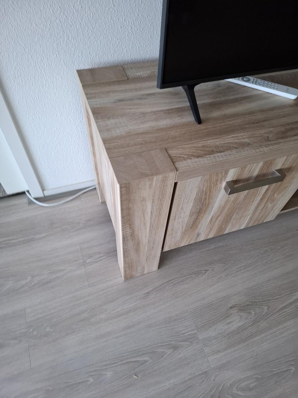Eettafel , TV kastje en salontafel