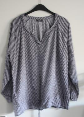 Shirt blouse donkerblauw wit rode witte stippen maat 44