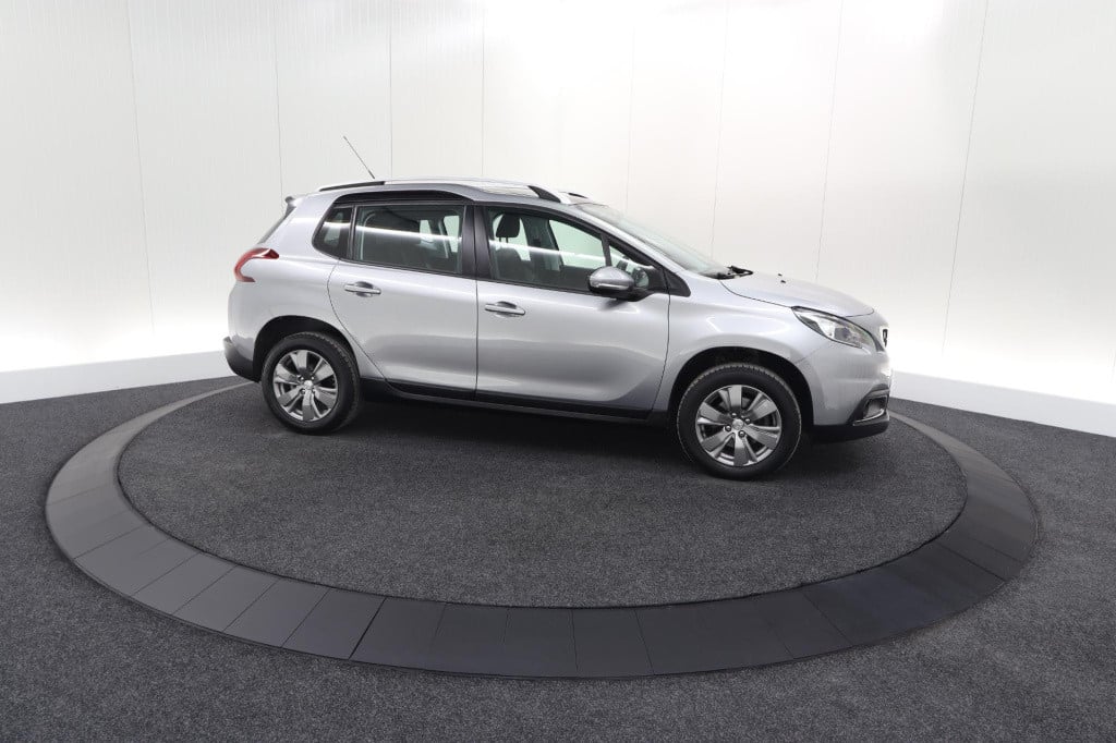 Peugeot 2008 puretech 82 blue lion | trekhaak | panoramadak | navigatie | p