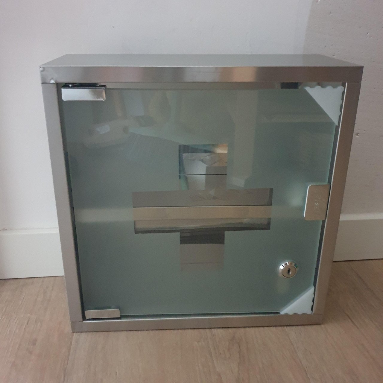 Nieuw RVS medicijnkastje in doos met slot