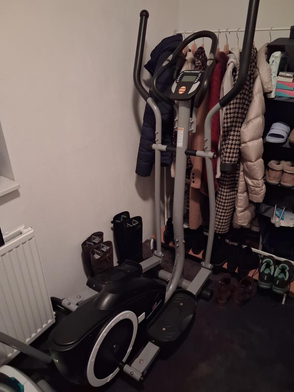 CROSS TRAINER