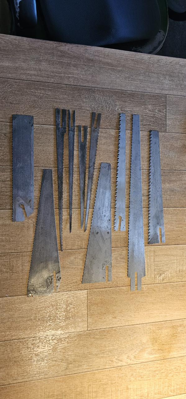 Oude zaag met bladen