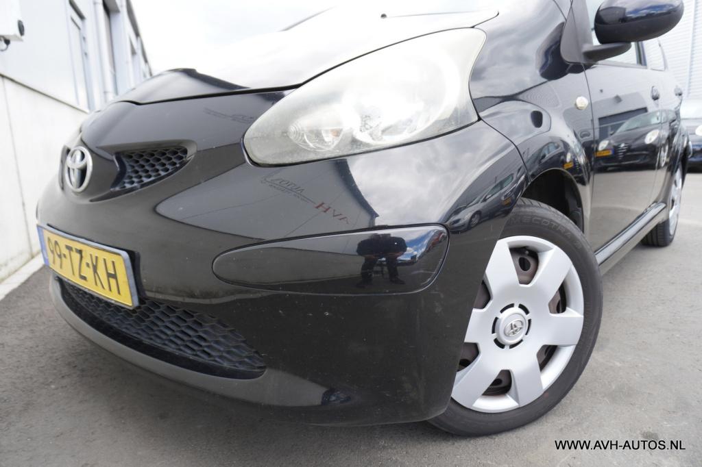Toyota Aygo 1.0-12v +