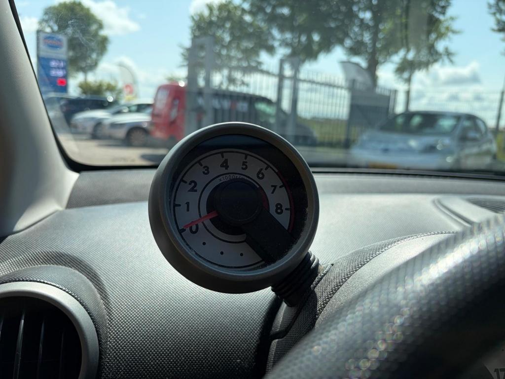 Peugeot 107 1.0-12v xs