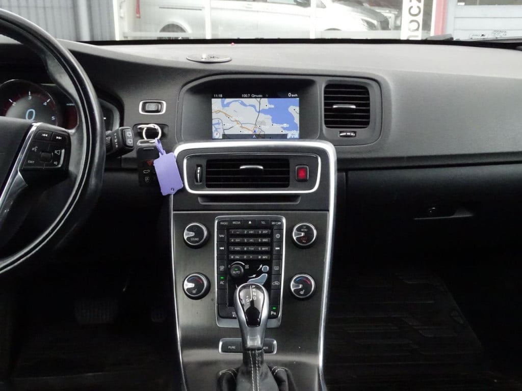 Volvo V60 2.4 d6 awd plug-in hybrid summum | xenon | leder | memory | pdc