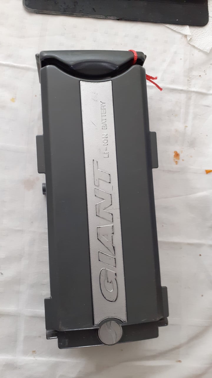 GEVRAAGD ; Elektrische fiets GIANT - Twist 24 Volt / 36 Volt (of defecte )