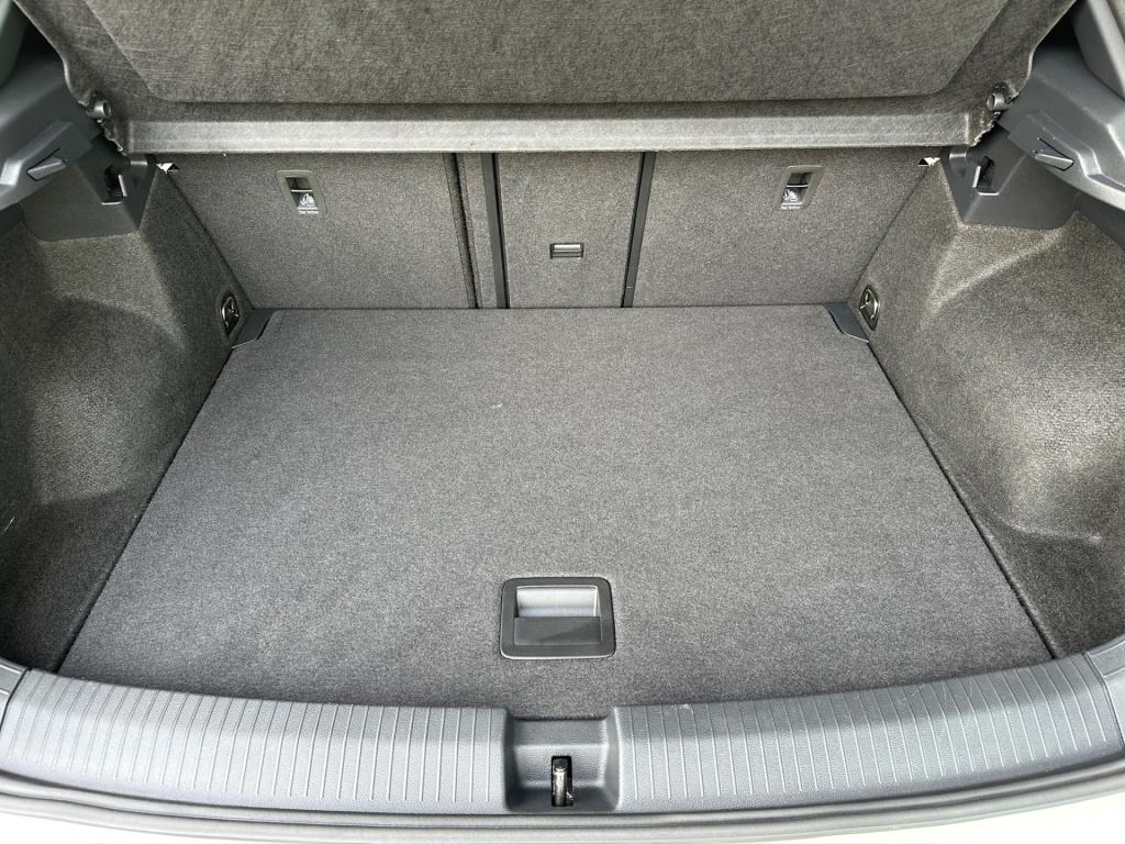 Volkswagen T-roc 1.5 tsi 150pk dsg r-line | trekhaak | camera | keyless | e