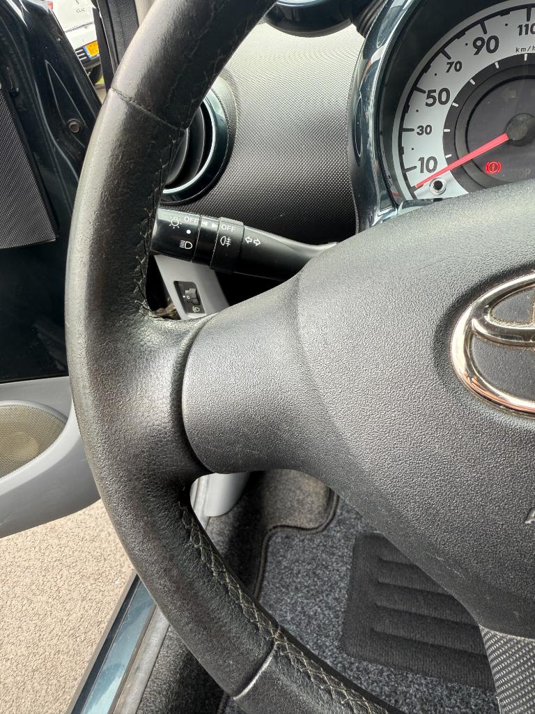 Toyota Aygo 1.0-12v aspiration green navigator